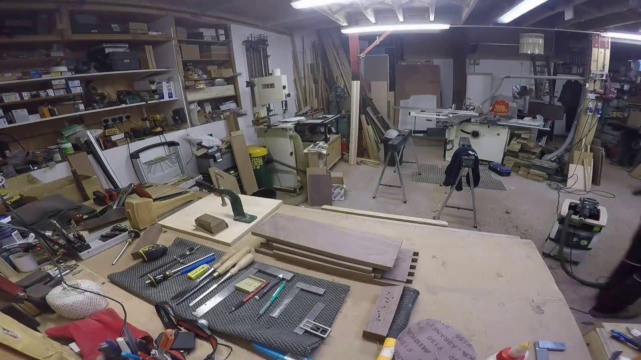 Hand cut dovetails for a drawer, video by Blake Bespoke Furniture